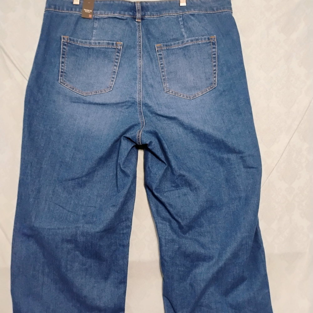 Torrid Medium Blue Cropped Jeans - Picture 4 of 7